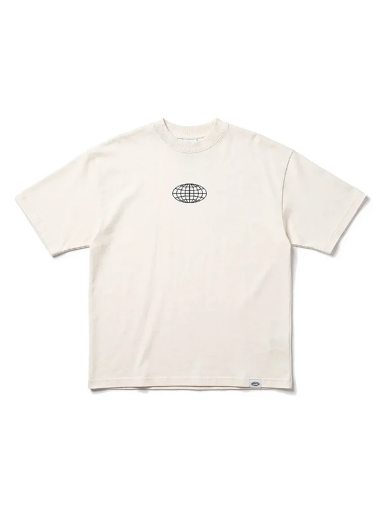 Camiseta Oversized Unissex "Tudo que o mundo precisa é de Jesus"