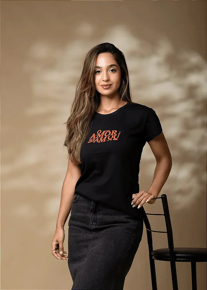 Camiseta T-shirt Feminina e Masculino "O amor me amou"