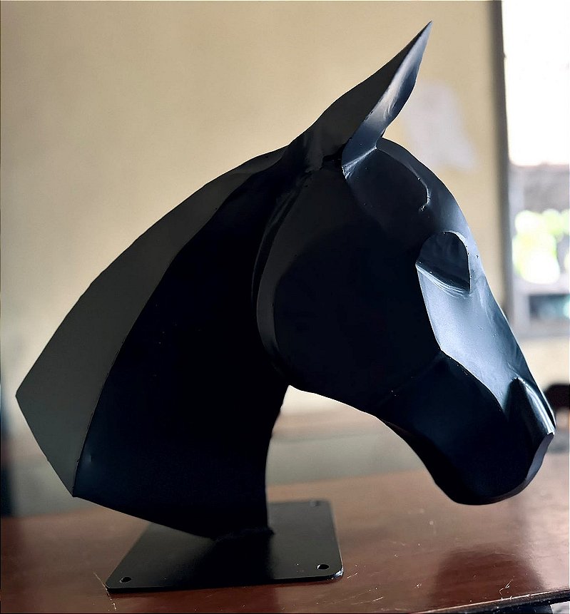 Busto de Cavalo Metálico