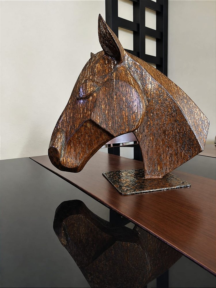 Busto de Cavalo Metálico