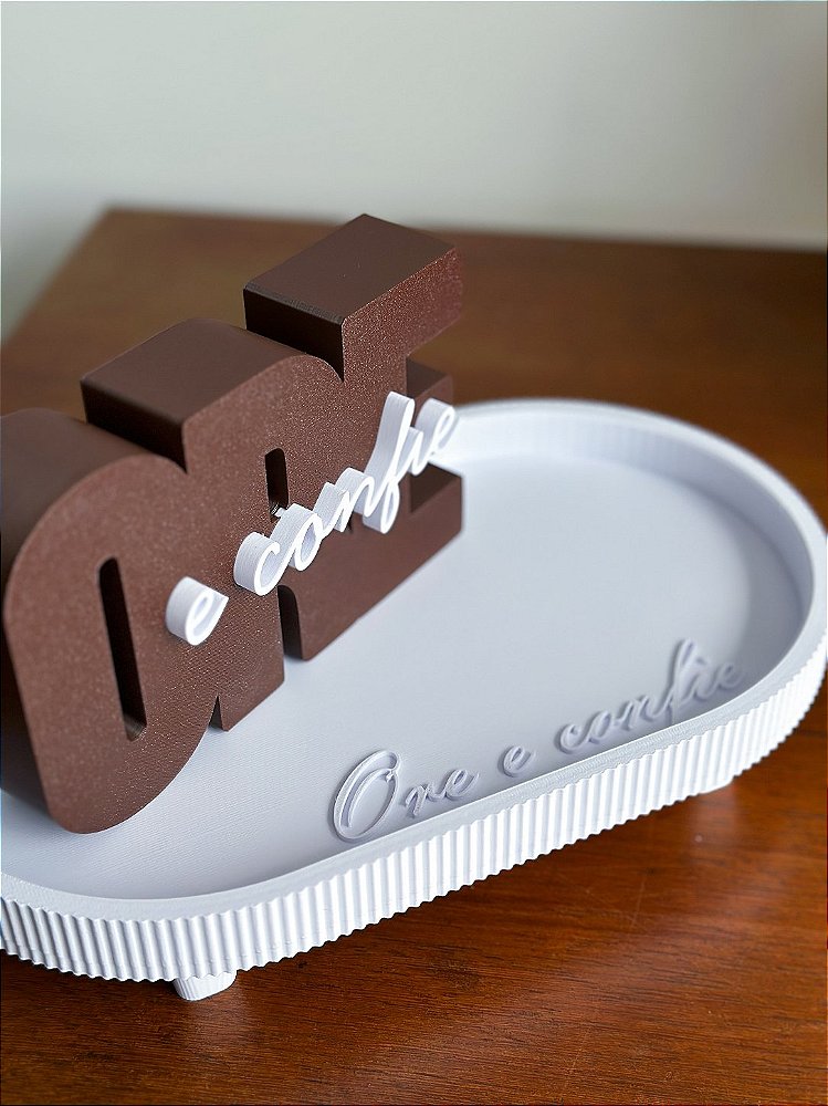 Ore e Confie Plaquinha Decorativa — Coleção Blessed