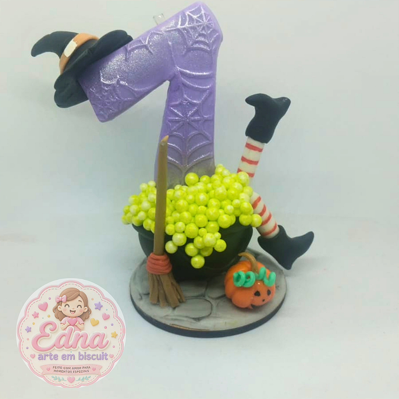Vela decorada Bruxinha - pronta entrega