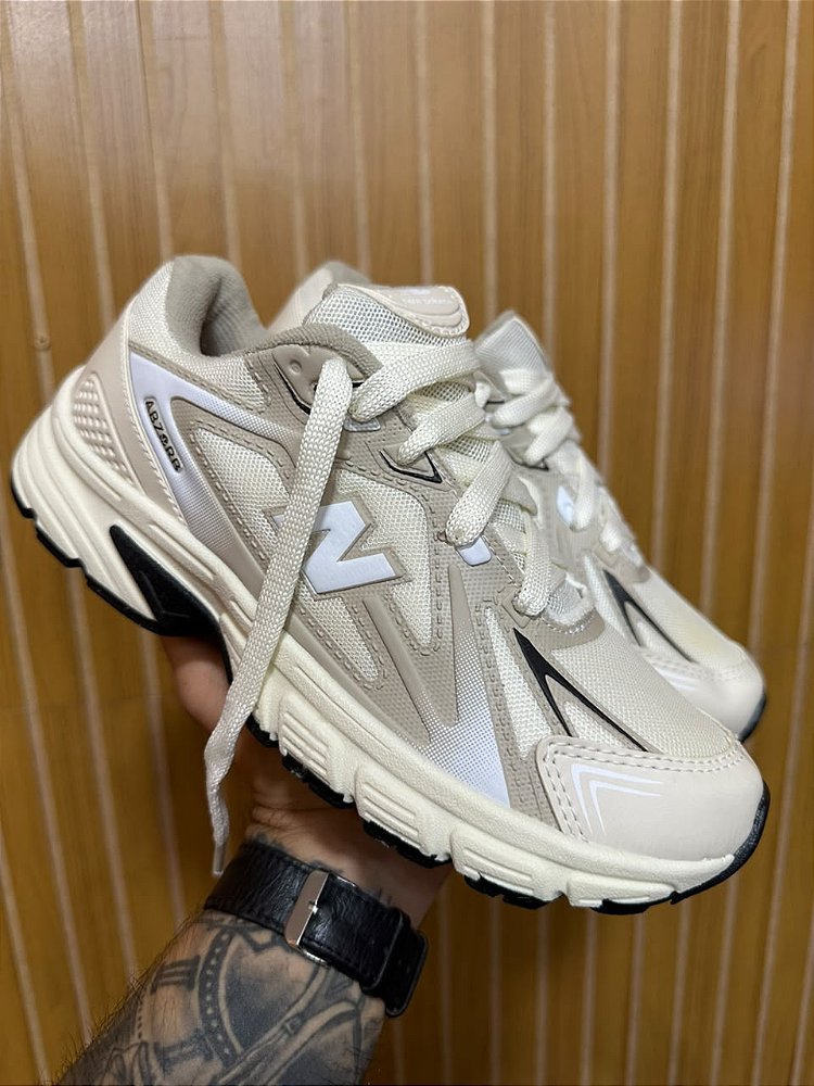 Tênis New Balance 530 Bege/Branco