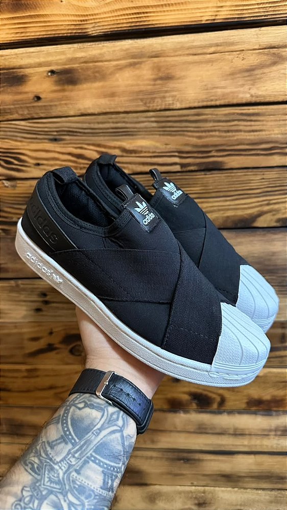 Tênis Adidas Slip-on Preto/Branco Nacional .