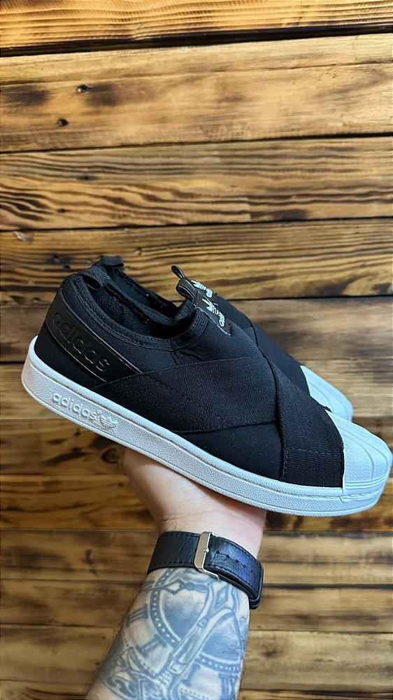 Tênis Adidas Slip-on Preto/Branco Nacional .
