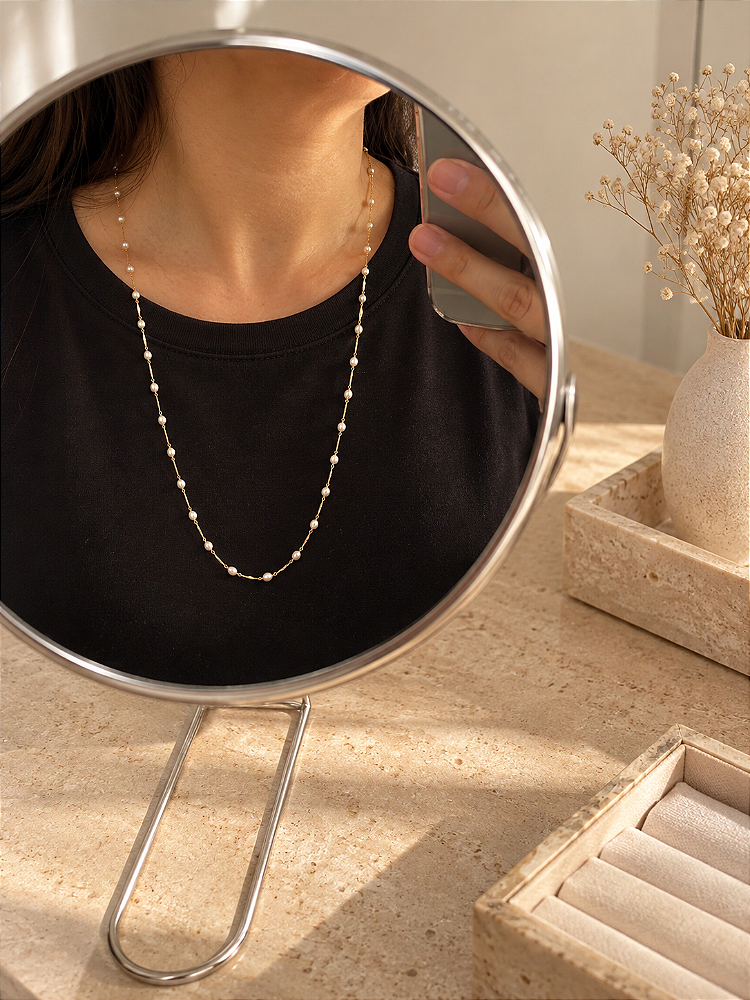 Colar com mini pérolas banhado a ouro 24k