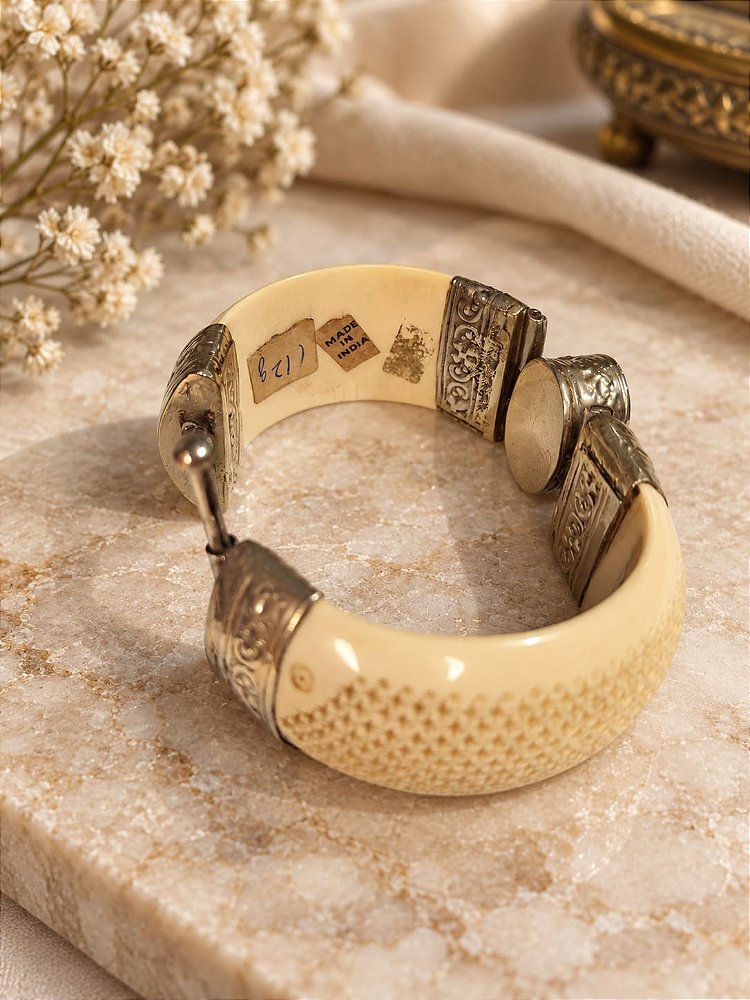 Pulseira Indiana Vintage Entalhada – Estilo Étnico