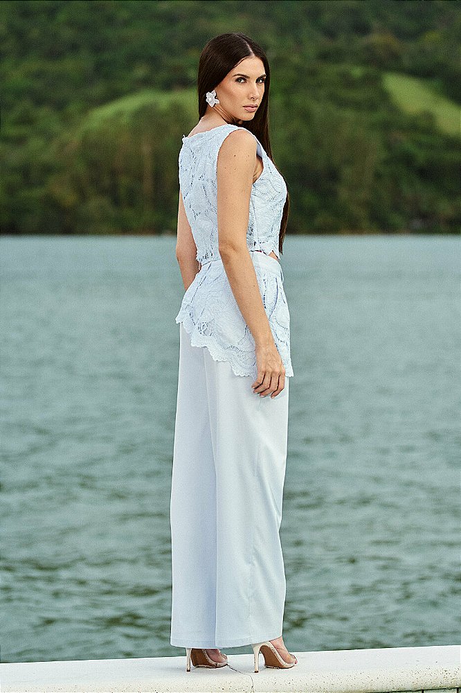 Conjunto Blusa Laise e Calça Alfaiataria com Detalhe Laise