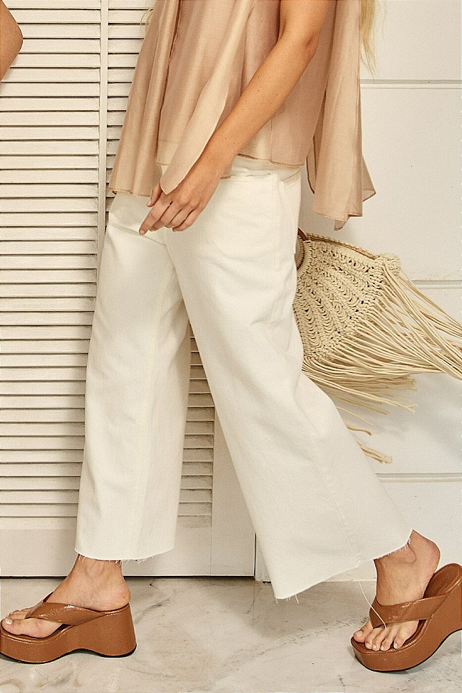 Calça Pantacourt Sarja