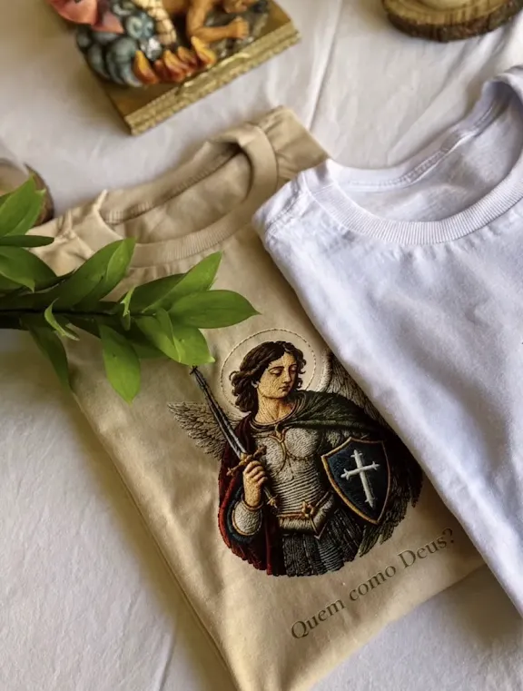 Camiseta Quis ut Deus? - São Miguel Arcanjo