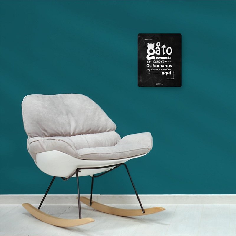 Placa Decorativa Preta - O Gato Comanda
