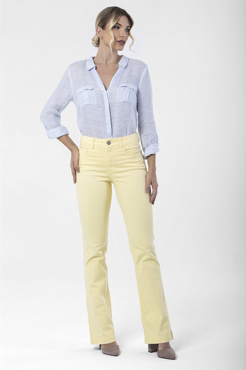 Calça Boot Cut Sarja Amarelo Manteiga - Tulum