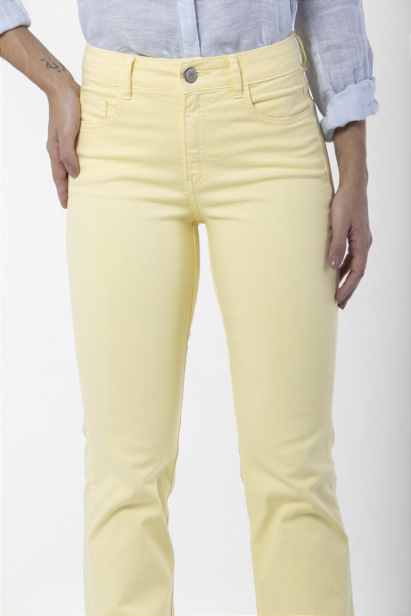 Calça Boot Cut Sarja Amarelo Manteiga - Tulum