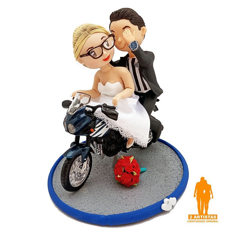 Topo de Bolo Casamento com Noivos em cima da moto. Venda e Locação.