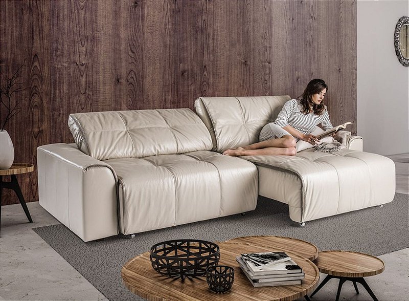 Sofá Connor Couro Legítimo Pérola 2,84m Retrátil e Reclinável