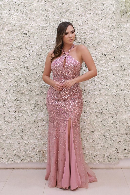 vestido com pedraria na gola