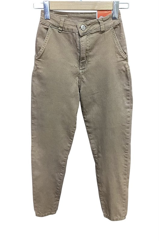 Calça Mom Cintura Alta Sarja