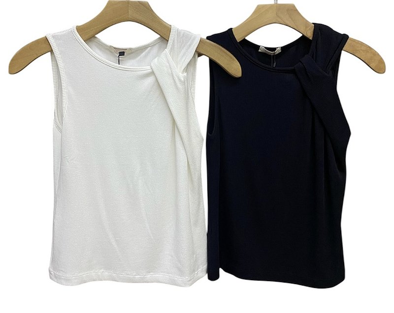 Blusa Regata Detalhe Frontal Malha Rib