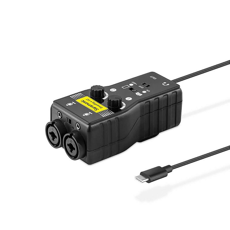 Entradas combo XLR e P10 do Saramonic SmartRig+ UC vistas de frente, com o cabo USB-C
