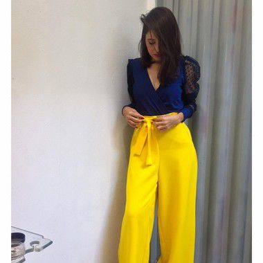 calça pantalona amarela