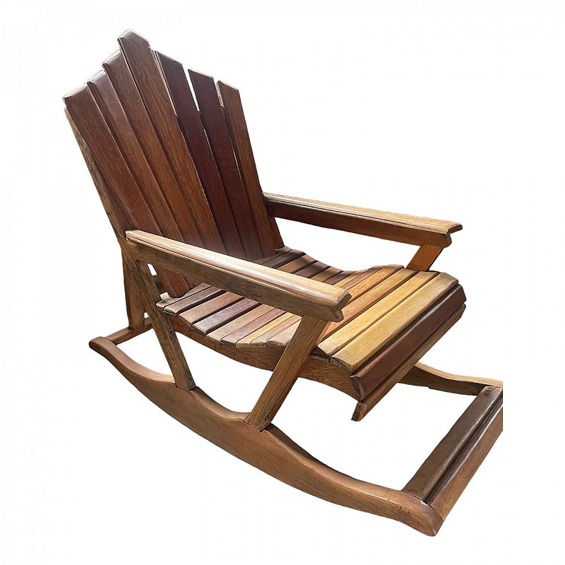 Linda cadeira de balanço , modelo trenó, em madeira nobre , super confortável, impecável