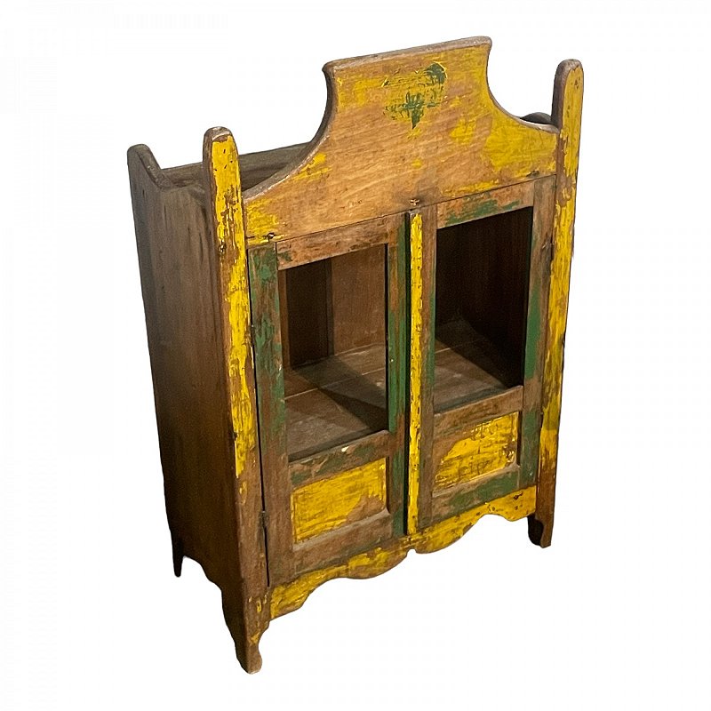 Antigo e lindo armário ou oratório em madeira com pátina amarela de época