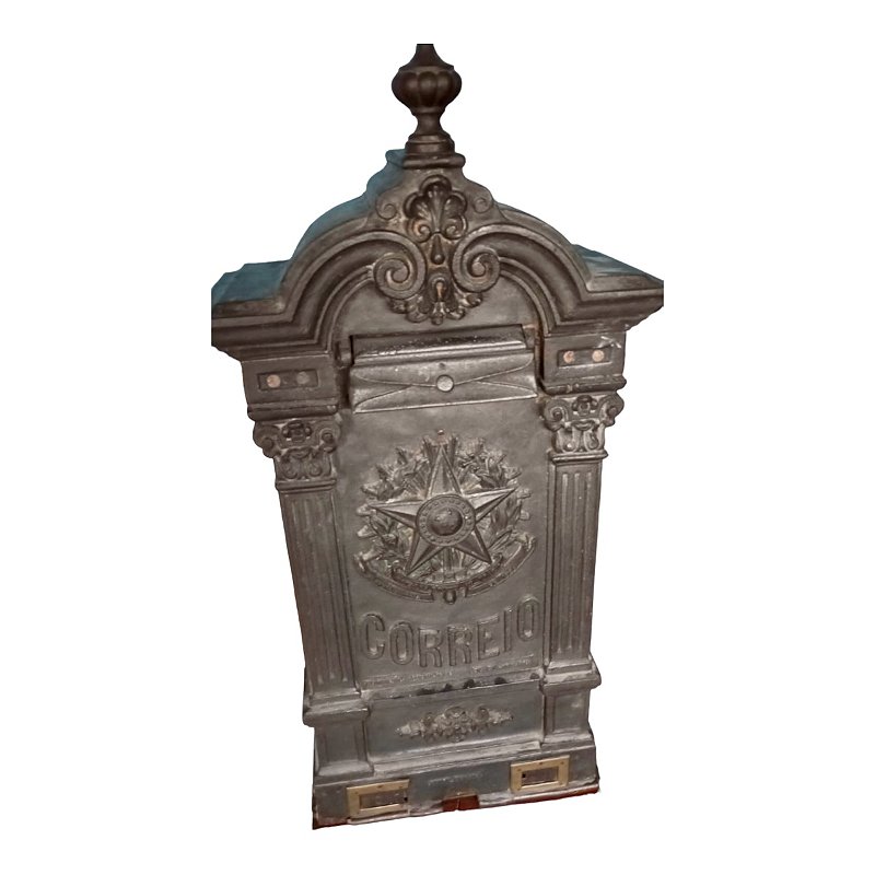 Antigo e linda caixa de correio, original , em ferro pesado , robusto, com detalhes ornamentais e a estrela do brasil em relevo, mede 98x22 cm largura