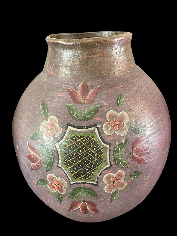 Vaso de barro pintado no tom rosa com detalhes de flores, mede 54x35 cm largura
