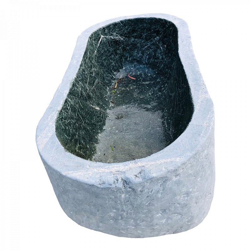 Linda e grande banheira em pedra, rústica por fora e polida por dentro , mede 1,80 metros x 80x77 cm altura