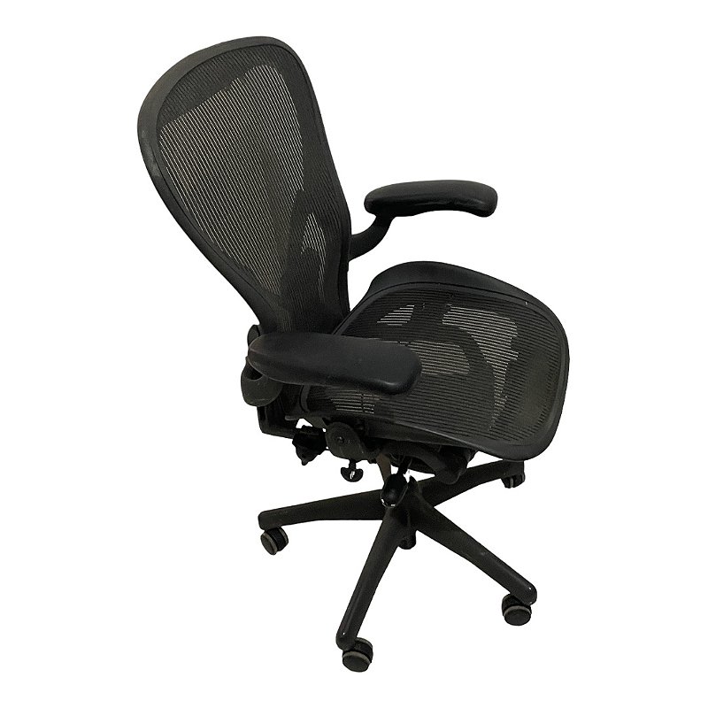 Cadeira importada Earon , com rodas , regulagem de banco e suporte de braço , cor preta