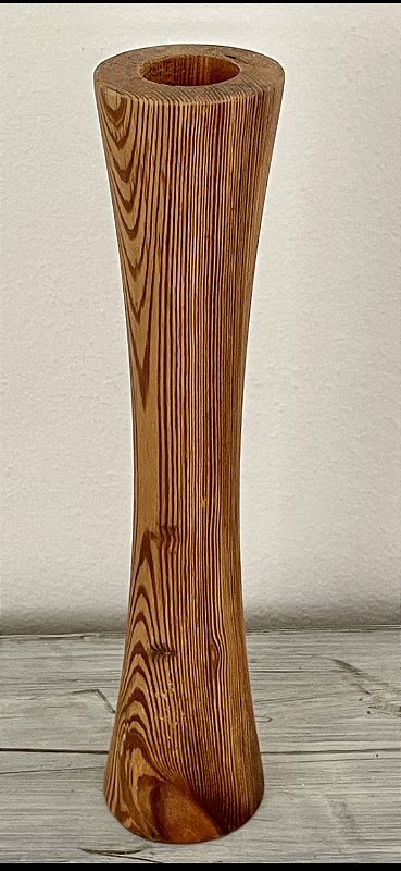 Lindo castiçal em pinho de riga, torneado, para uma vela , mede 35x8 cm