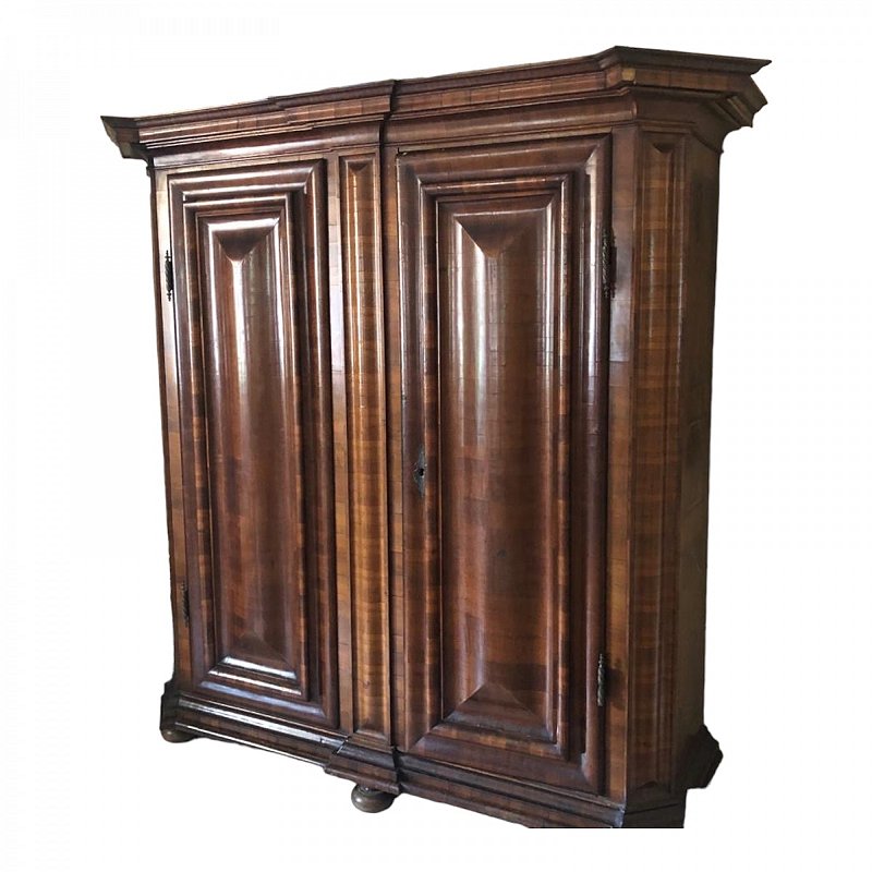 Lindo e importante armário , Alemão, antigo, original , madeira carvalho embaulado