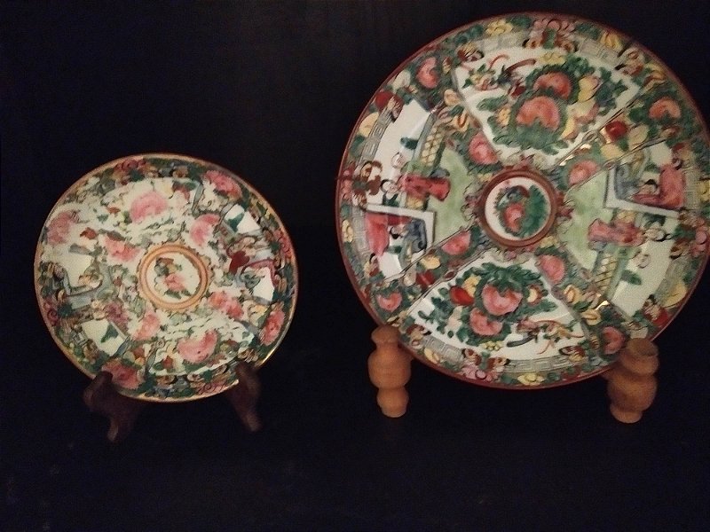 Prato Imari , porcelana japonesa antiga , policromia 21 e 14 cm pintada a mão em alto relevo