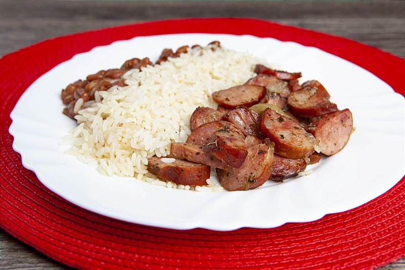 Feijoada light (feijão preto, bacon, carne seca e calabresa) com arroz