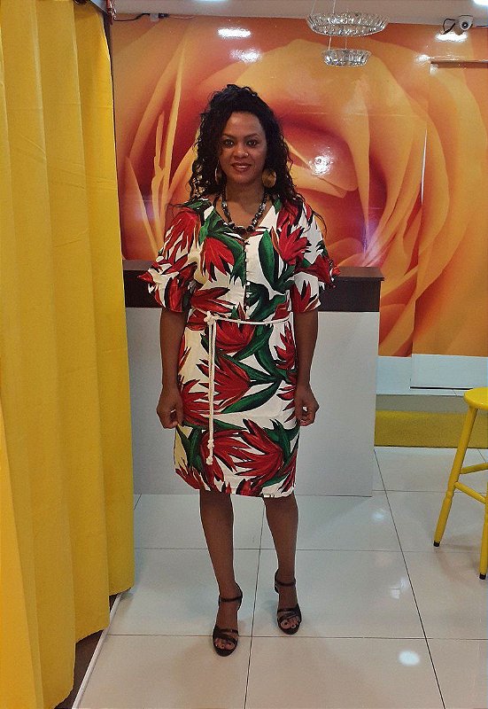 Vestido Midi Manga Godê em Viscose estampado Vermelho Verde cinto de corda