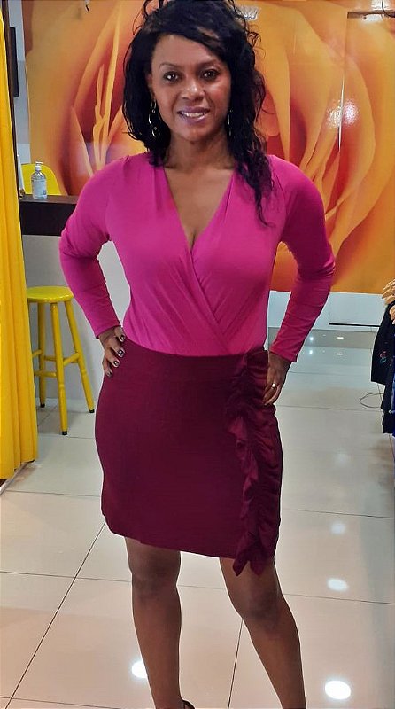Saia Jeanseria com Babado Preto com Vermelho