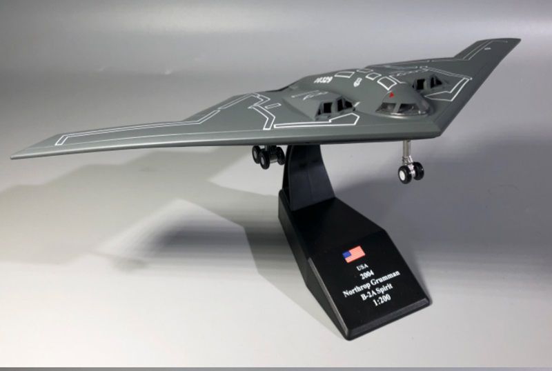 B-2 SPIRIT - 1:200 - Com trem de pouso retrátil - PROMOÇÃO