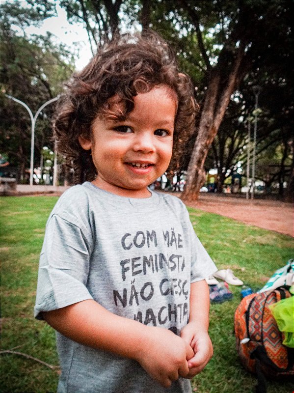 camiseta com mãe feminista eu não cresço machista