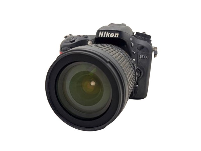 Câmera Nikon D7100 com Lente AF-S 18-105mm G ED DX VR Seminova