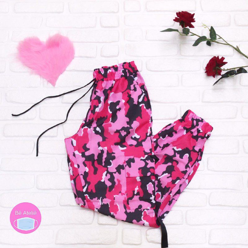 calça cargo camuflada rosa