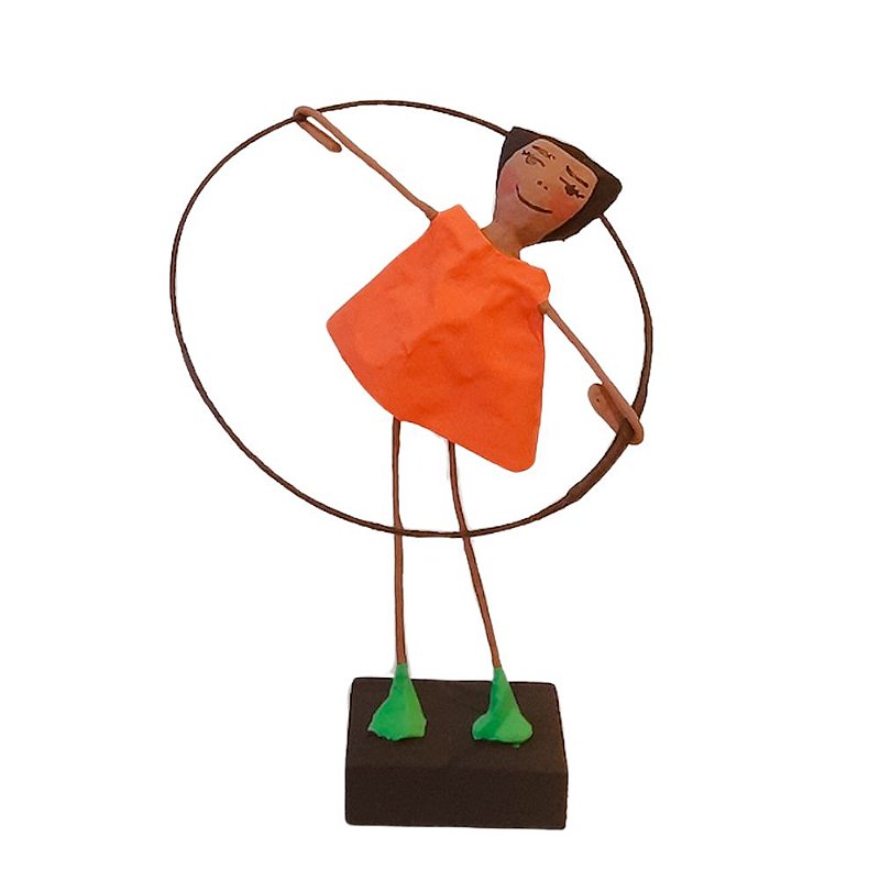 Menina com bambolê