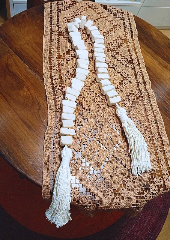 Colar de Mesa Aberto Quadrados em Cerâmica