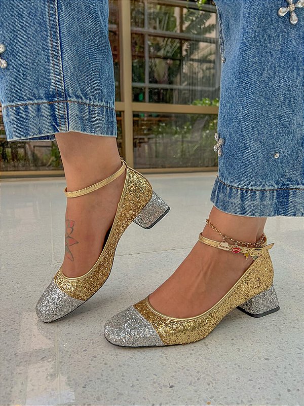 Sapato Carolina com Brilhantes Dourados e Prata - Laura's Boutique - Sapatos  Exclusivos