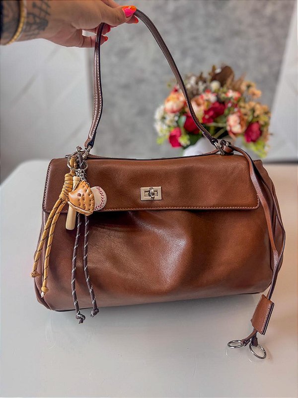 Bolsa Yasmin em Couro Carmel com Chaveiro