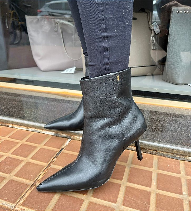 Bota Cano Curto Couro Preto Salto Fino