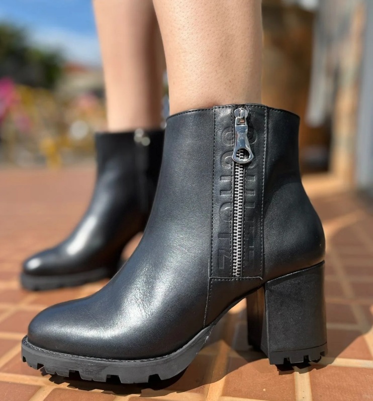 SCHUTZ BOTA SALTO ALTO ZIPER E LOGOMANIA LATERAL