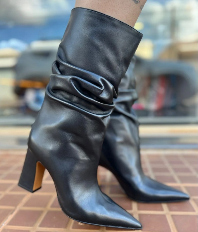 SCHUTZ BOTA SALTO ALTO COURO AMASSADO