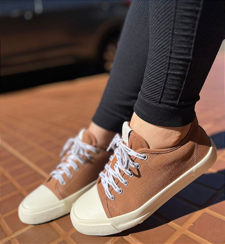 TENIS SCHUTZ LONA MARROM
