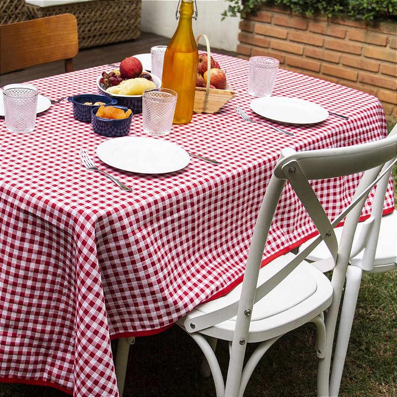 Toalha de mesa bordada no xadrez vermelho – Diário de Amélia