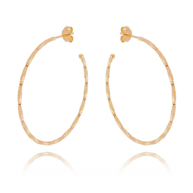 ARGOLA TORCIDA COM TRABALHO DIAMANTADO FOLHEADA A OURO18K